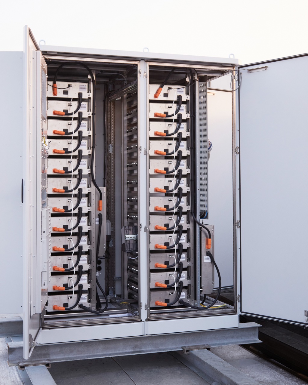 Installation eines industriellen Batteriespeichers